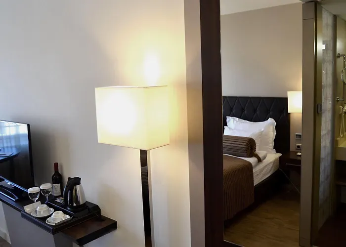 Vier Jahreszeiten Hotel 4*