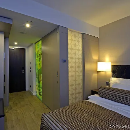 Vier Jahreszeiten Otel 4*