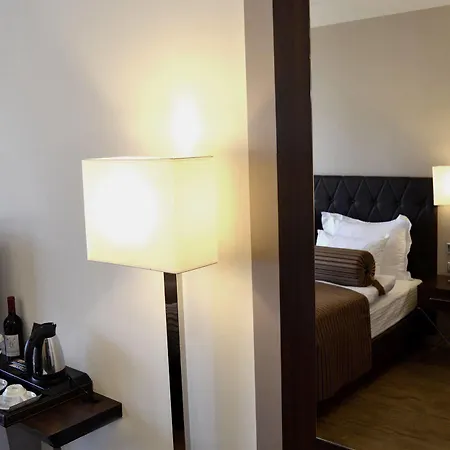 Vier Jahreszeiten Hotell 4*