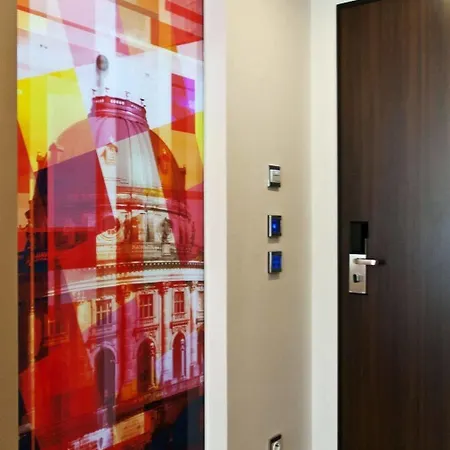 Otel Vier Jahreszeiten Berlin