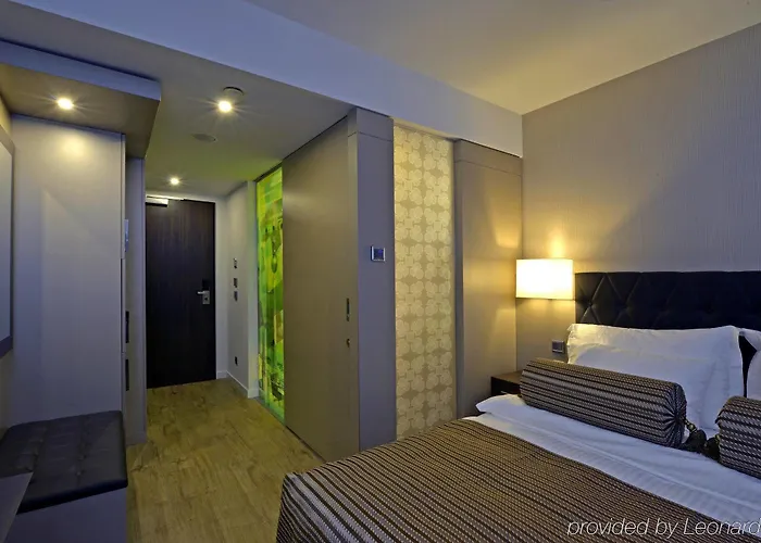 Vier Jahreszeiten Hotel 4*