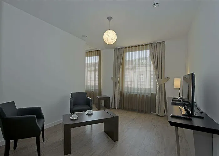 Vier Jahreszeiten Hotel 4*