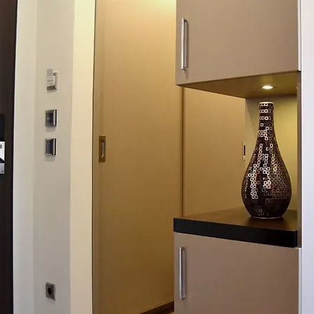 Vier Jahreszeiten מלון 4*