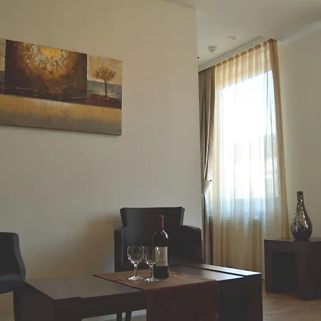 Vier Jahreszeiten מלון