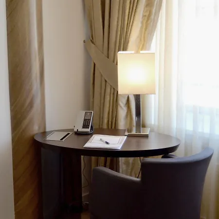 Vier Jahreszeiten 4* ברלין