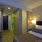 Vier Jahreszeiten Hotel 4*